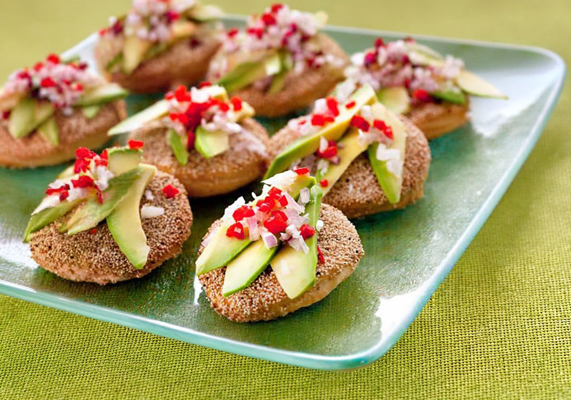 Brynzové krekry s avokádem.jpg